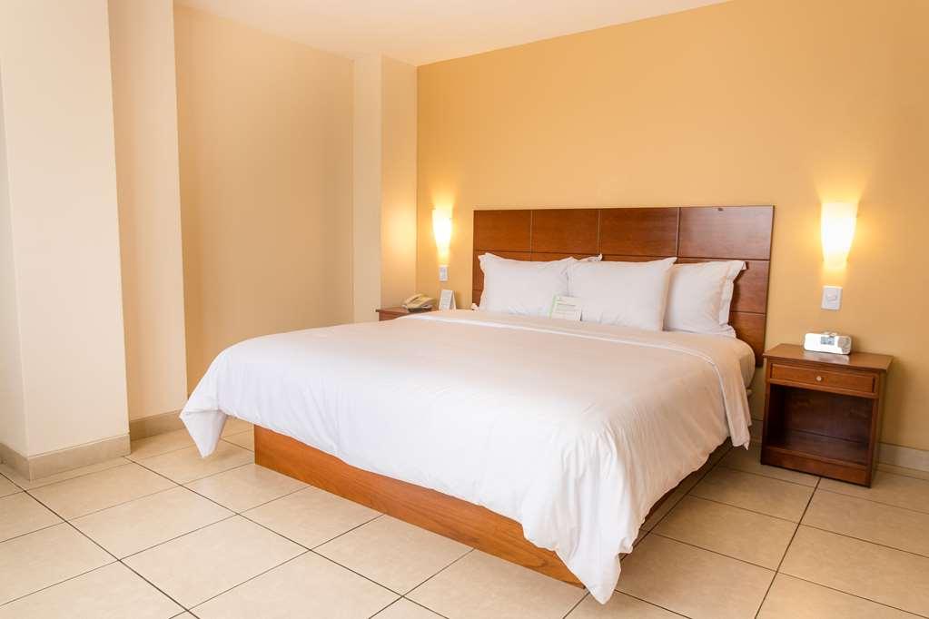فندق ويندهام كوستا ديل سول بوكالبا الغرفة الصورة A bedroom at the hotel