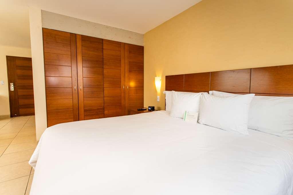 فندق ويندهام كوستا ديل سول بوكالبا الغرفة الصورة A bedroom at the hotel