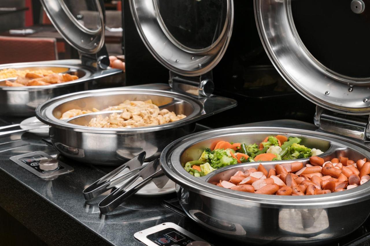 فندق ويندهام كوستا ديل سول بوكالبا المظهر الخارجي الصورة A chafing dish